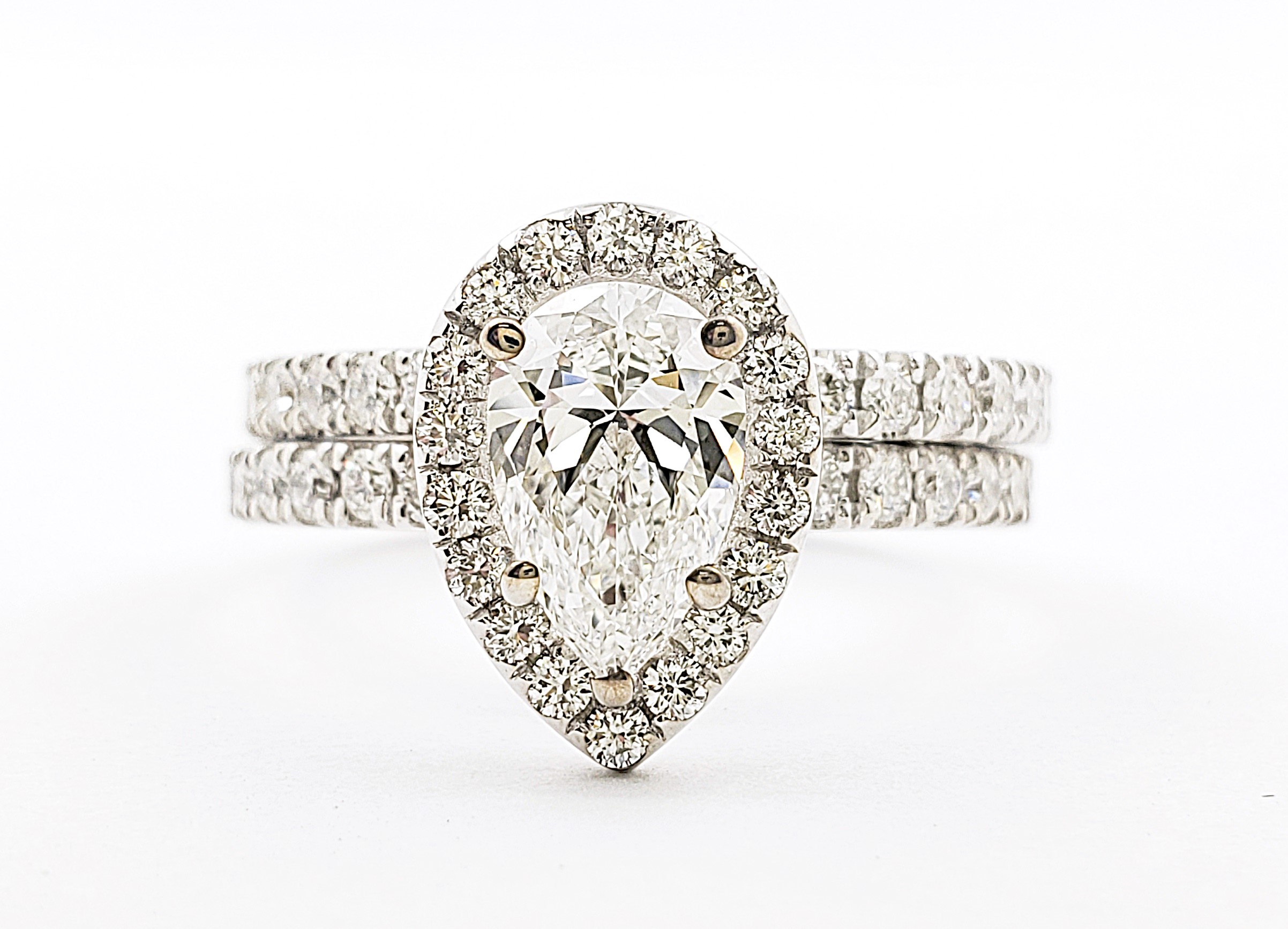 Pear Shape Bridal Set with Halo